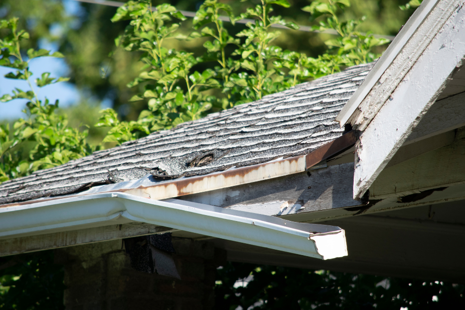 What Are the Signs My Roof Needs to Be Replaced?